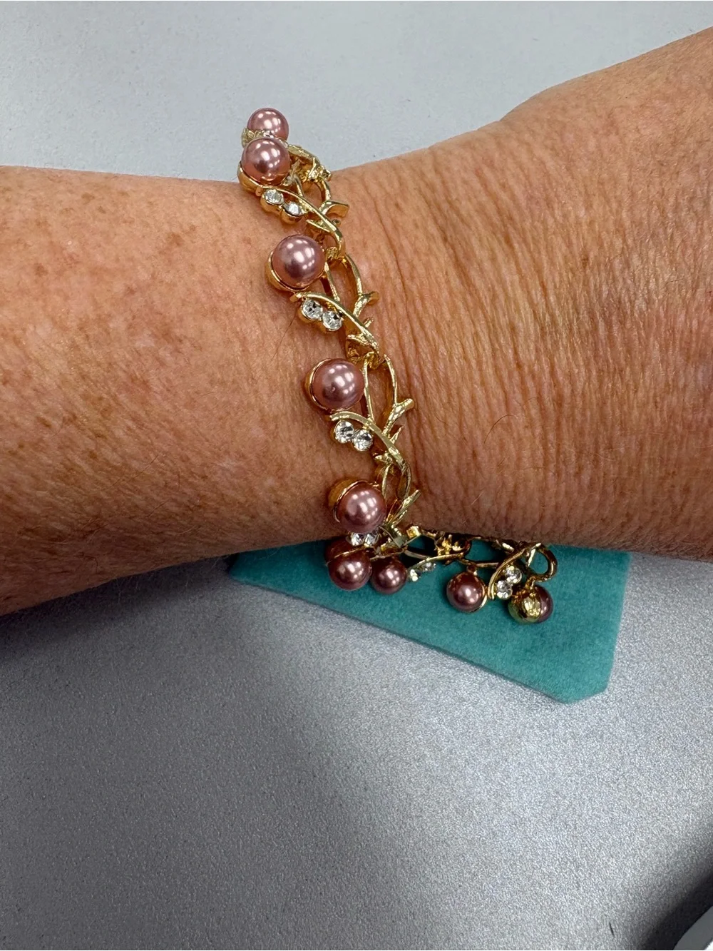 Vintage Gold Tone Leaf Vine Link Bracelet Pink Faux Pearl Rhinestone Adjustable